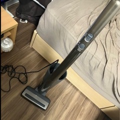 サイクロン式スティッククリーナー　
掃除機
