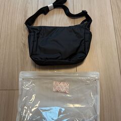 ユニクロ UNIQLO ノベルティ マルチポケットミニバッグ 非売品の画像