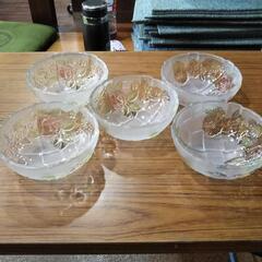 花柄ガラス製ボウル5個セットの画像
