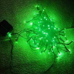ソーラー電力で光る グリーン LED ストリングライトの画像