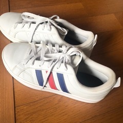 adidas スニーカー　