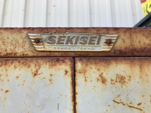 古い鉄製キャビネット