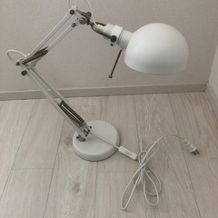 IKEA  電気スタンド　デスクランプ