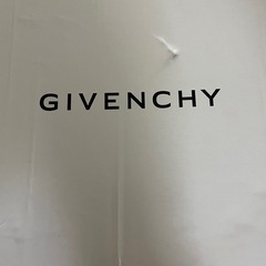 ☆お話し中【新古】GIVENCHYの大皿