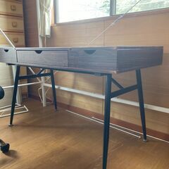 高級な大型事務用デスク　（幅120cm x 奥行60cm x 高...