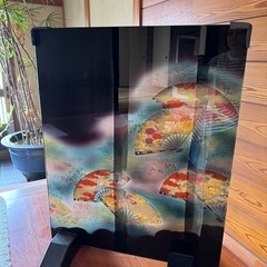 黒留袖を挟んで作った衝立