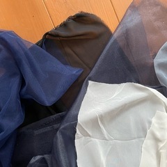 糸、紐、テープ、生地、スパンコール等々の画像