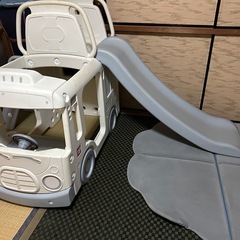 滑り台バス