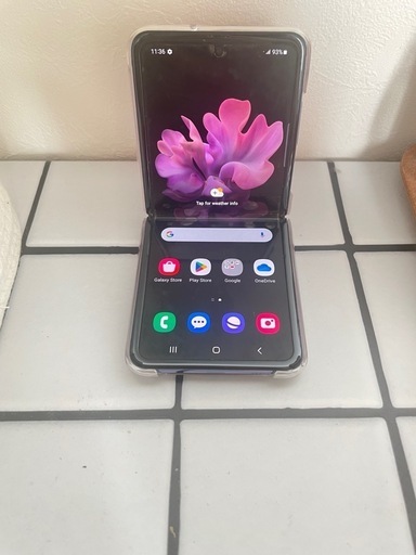 SIMフリー初代zflip本体＋スマホケース【海外版】