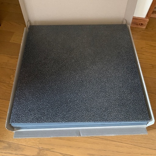 サンゲツ　フロアタイル ２箱 模様替え リフォーム 内装 DIY 工事 修理 大工 床 事務所 一軒家 古民家 改築 引越し 店舗 事務所 インテリア 　家具 リノベーション 建築　材料 建築材料　別荘　中古物件 床材料　黒　ブラック