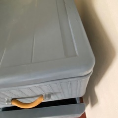 プラスティック製の収納セットの画像