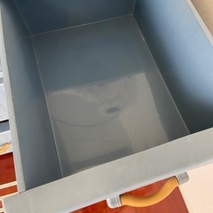 プラスティック製の収納セットの画像