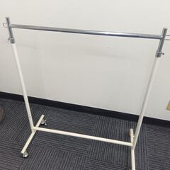 キャスター付き　ハンガーラック