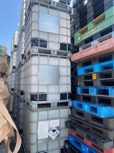 中古貯水タンク 約1000リットル 透明 プラスチック製 IBCコンテナ