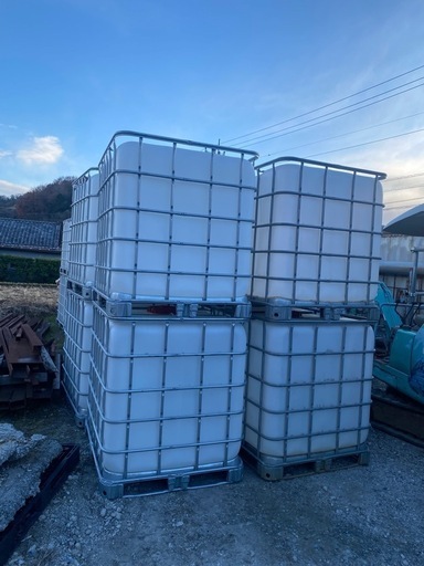 中古貯水タンク 約1000リットル 透明 プラスチック製 IBCコンテナ 中古貯水タンク 約1000リットル 透明 プラスチック製 IBCコンテナの
