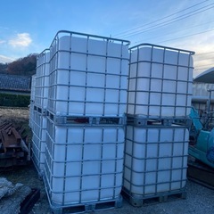 中古貯水タンク 約1000リットル 透明 プラスチック製 IBCコンテナの画像