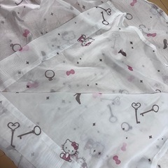 キティちゃんレースカーテンの画像
