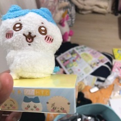 ハチワレのピタっとくっつくやつの画像