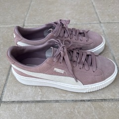 PUMA スニーカーの画像
