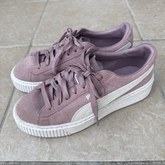 PUMA スニーカーの画像