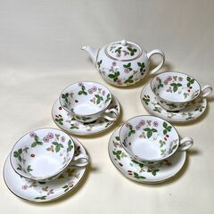 Wedgwood Wild Strawberry ティーカップ＆ティーポットの画像