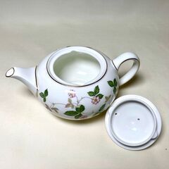 Wedgwood Wild Strawberry ティーカップ＆ティーポットの画像