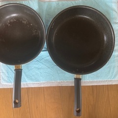 使えなくなったフライパン4つ