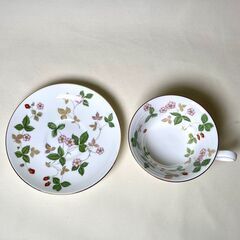 Wedgwood Wild Strawberry ティーカップ＆ティーポットの画像