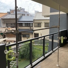 今日、明日午前限定！物干し竿を支えるもの。