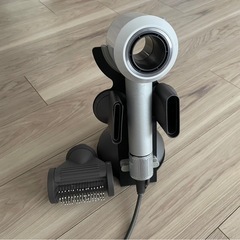 Dyson ドライヤー　付属品付き
