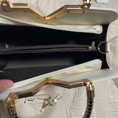ホワイトパーティバッグ　未使用の画像