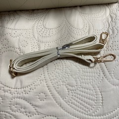 ホワイトパーティバッグ　未使用の画像