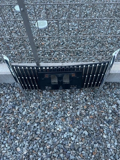 エスクァイアグリル下の部分ナンバーの所