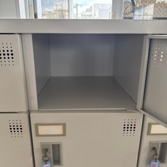 職員用ロッカーの画像