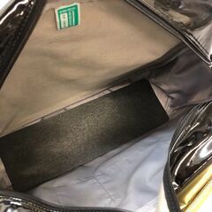 stp-3187　adidas　エナメルバッグ　ブラック×ゴールド　スポーツバッグ　アディダス　ショルダーバッグ　黒　ビニールバッグ　スクエアの画像