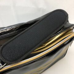 stp-3187　adidas　エナメルバッグ　ブラック×ゴールド　スポーツバッグ　アディダス　ショルダーバッグ　黒　ビニールバッグ　スクエアの画像