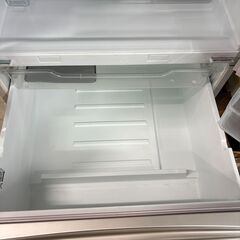 ちょっと古いけど頑張ってます‼　東芝　自動製氷付き　ガラストップ　自動ドア　6ドア冷蔵庫　601ℓ　2016年モデルの画像