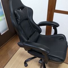ゲーミングチェア　フットレスト付　１７０度リクライニング　昇降可能の画像