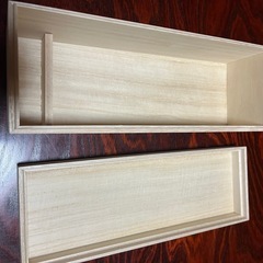 シンプルな木箱の画像