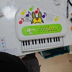 おもちゃピアノ