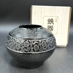 【R726】未使用/南部鉄器/鍋/すき焼き鍋/蓋付き/鉄器/花瓶/花器/花器/2点セット/金属工芸/鉄瓶/記念刻印あり/工芸品の画像