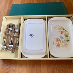 未使用　皿とフォークセット