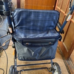 取引中⭐️シルバーカーの画像