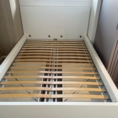 IKEAの組み立て式ダブルベットフレーム（白）