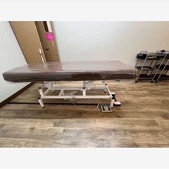 エステ　施術ベッド　自動昇降の画像