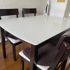 【話し合い中】ダイニングテーブルセット（椅子4脚付き）の画像