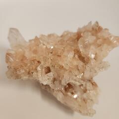 珍しいピンクのヒマラヤ水晶