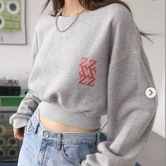 新品未使用 韓国 ライトグレー クロップド丈 スウェット ロゴ入り