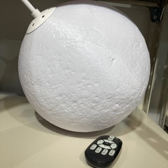 【ジモティー割】おしゃれな月型 ルームライト 間接照明 動作OK リモコン付き（ID865）の画像
