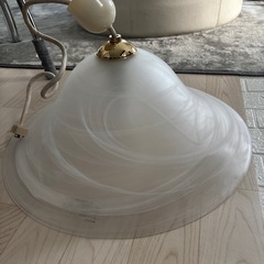 厚みのあるガラス照明の画像